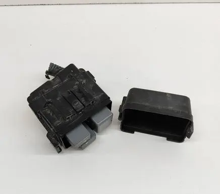 Toyota Auris E180 Fuse module 8274112080