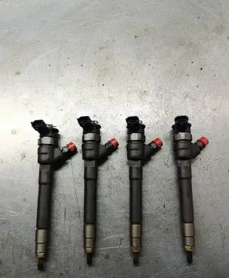 Renault Trafic III (X82) Fuel injectors set 0445110569
