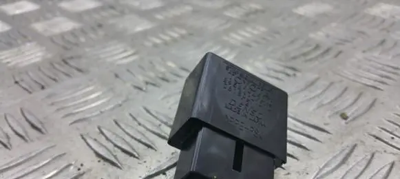 Toyota Avensis T270 Other relay 895A147010
