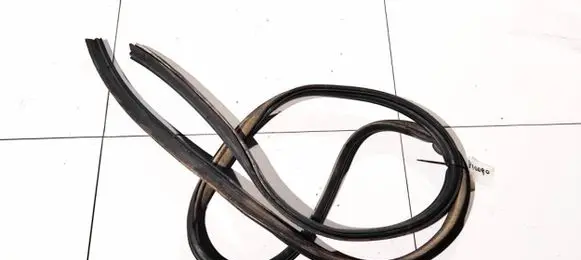 Mitsubishi Colt Rubber seal front coupe door 