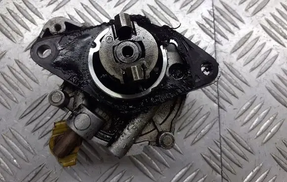 Opel Corsa C Vacuum pump 73501167