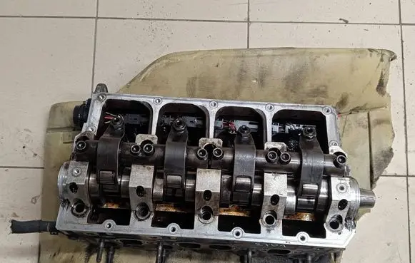 Audi A4 S4 B7 8E 8H Engine head 038103373R