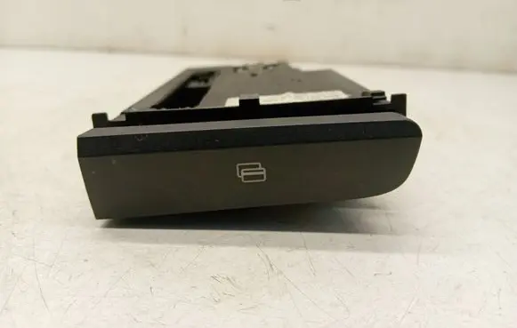 Audi A3 S3 8P Dashboard storage box/compartment 8P0941561J 07082008