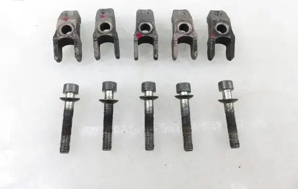Volvo 850 Fuel Injector clamp holder 