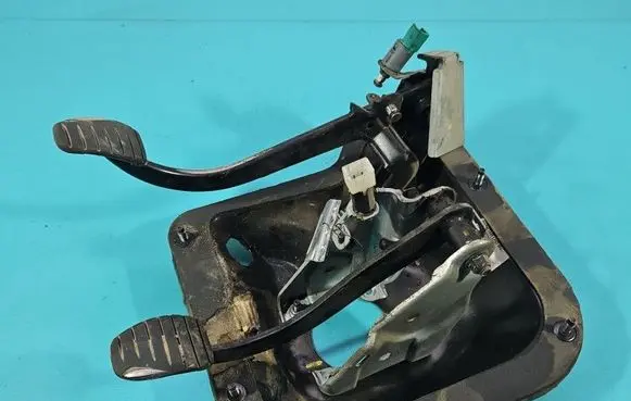 Nissan Primastar Pedal assembly 8200513340 IMPRK1530436