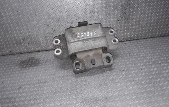 Volkswagen Touran I Engine mount bracket