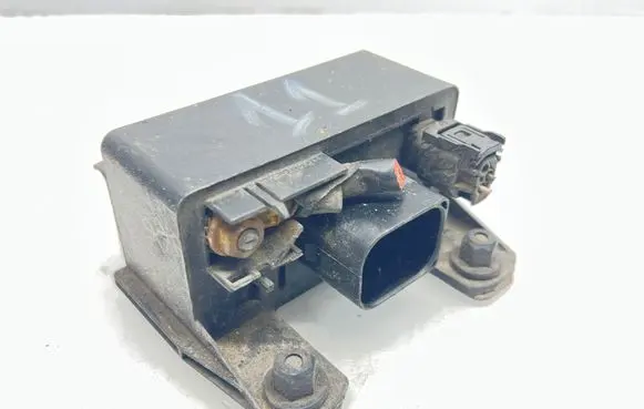 Mercedes-Benz E W211 Glow plug pre-heat relay 0255452832