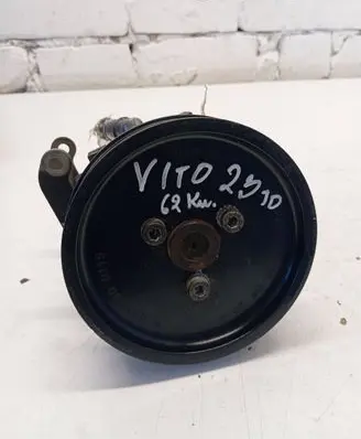Mercedes-Benz Vito Viano W638 Power steering pump A6112300115