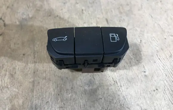 Peugeot 508 Fuel tank opening switch 96770584ZD