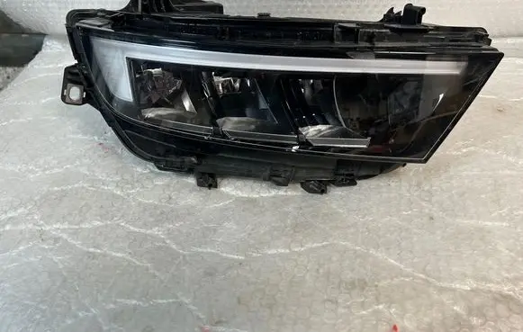 Opel Astra L Headlight/headlamp 9851881180