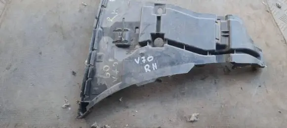 Volvo V70 Front bumper mounting bracket 08693182