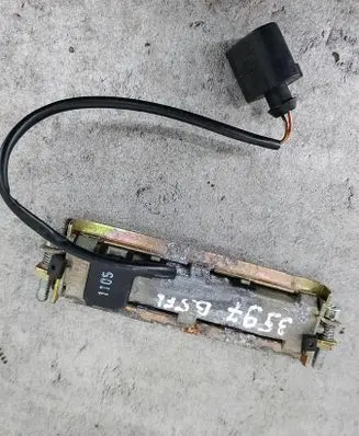 Volkswagen PASSAT B5.5 Tailgate/trunk/boot open switch 3B9827566C