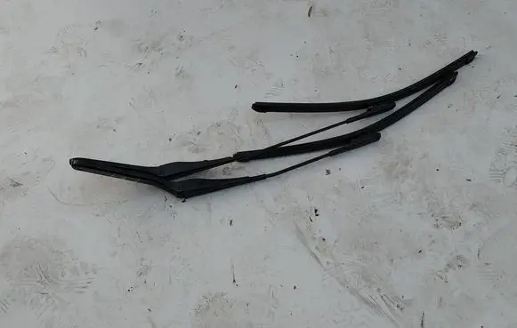BMW 1 E81 E87 Front wiper blade arm