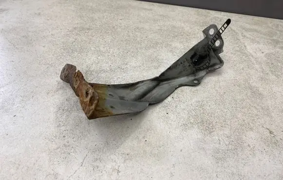 Audi A4 S4 B7 8E 8H Fender mounting bracket 8E0821135C