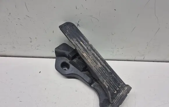 Volkswagen Tiguan Accelerator throttle pedal 1K1721503M