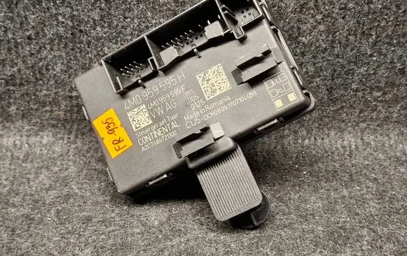 Audi Q7 4M Door control unit/module 4M0959595H 4M0959595F