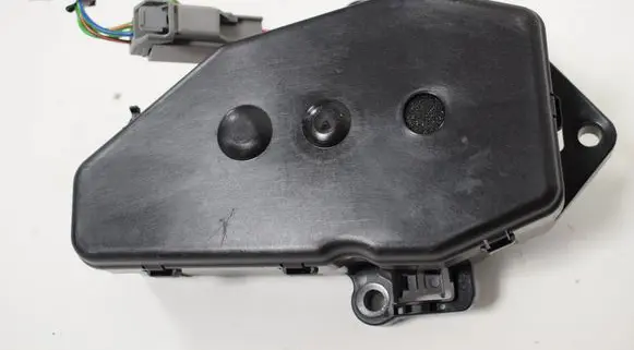 Mitsubishi L200 Tailgate/trunk/boot lift motor 31335116
