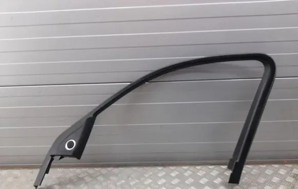 Audi Q5 SQ5 Front door window/glass frame 8R0867610