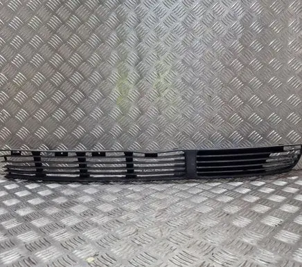 Volkswagen PASSAT B5 Front bumper lower grill 3B0853677A