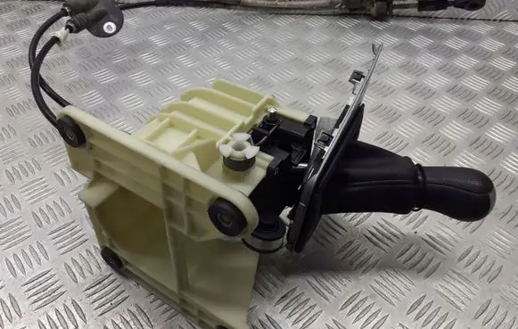 Ford C-MAX I Gear selector/shifter in gearbox 