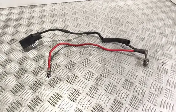 Volkswagen Touran II Positive cable (battery) 