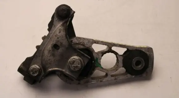 Renault Laguna III Engine mounting bracket 8200325042