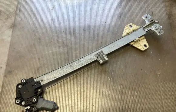 Honda CR-V Front door window regulator with motor 805091