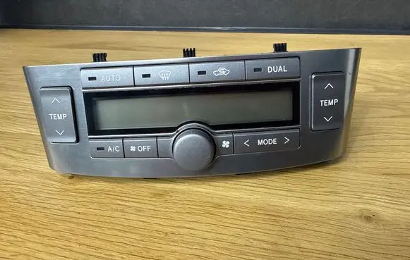 Toyota Avensis T250 Climate control unit 5590005250 MB1465704413