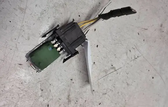 Volkswagen Polo III 6N 6N2 6NF Heater blower motor/fan resistor 3131090055