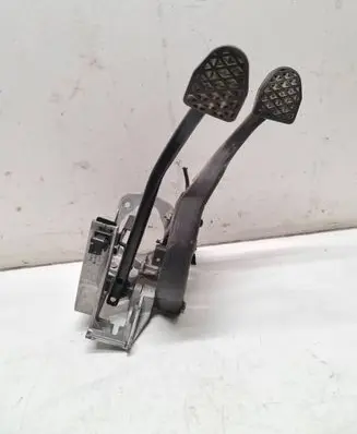 BMW 1 E81 E87 Brake pedal 6787111 1101081013 6778980