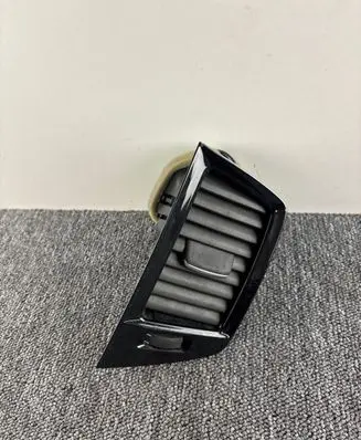 Volvo XC90 Dash center air vent grill 31651283 9048000603 0948000603