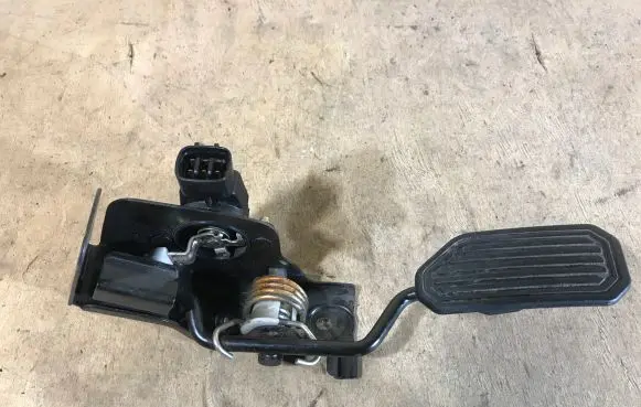 Toyota Avensis T250 Accelerator throttle pedal 8928152011 1983003031