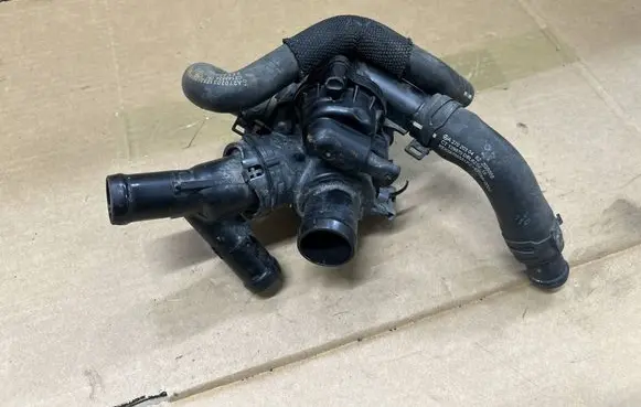 Thermostat/thermostat housing