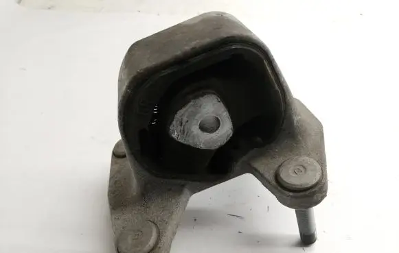 Lexus RX 450H Engine mount bracket
