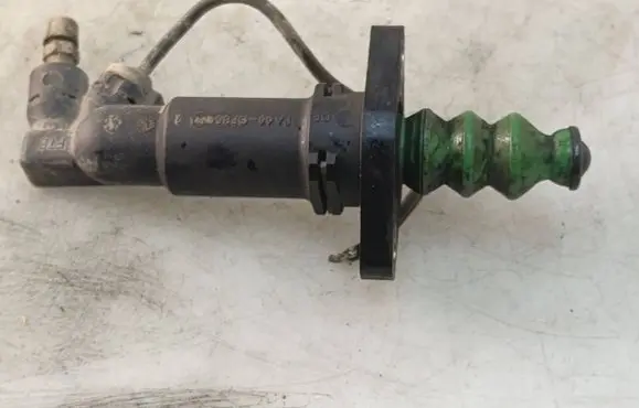Skoda Octavia Mk1 (1U) Clutch master cylinder 1J0721261D