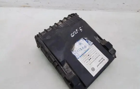 Volkswagen Golf V Fuse box cover 1K0937132F