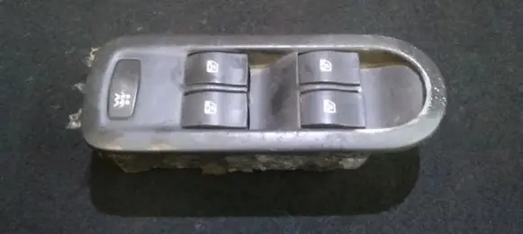 Renault Megane II Electric window control switch