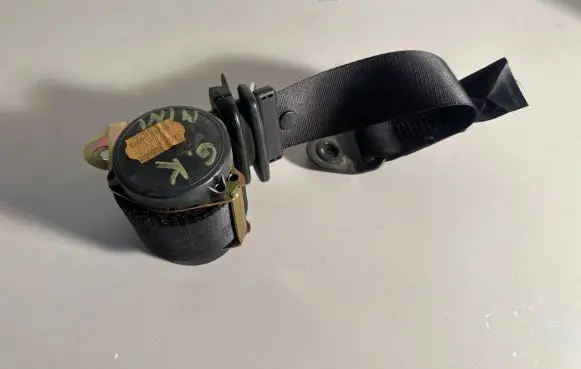 Mini One - Cooper R50 - 53 Rear seatbelt e40430048
