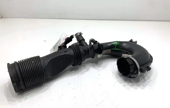 Mercedes-Benz A W176 Air intake hose/pipe A2700901029