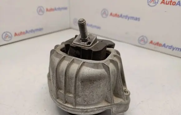 BMW X1 E84 Engine mount bracket 6768852 22116768852 22116857525