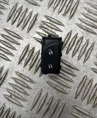 Opel Insignia A Central locking switch button 22899701