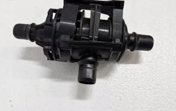 Renault Trafic III (X82) Electric auxiliary coolant/water pump 212001517R