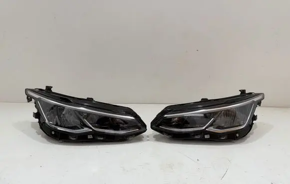 Volkswagen Golf VIII Headlights/headlamps set 