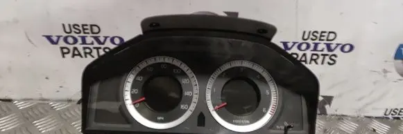 Volvo V70 Speedometer (instrument cluster) 31270907