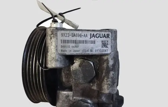 Jaguar XF X250 Power steering pump 9X233A696AA