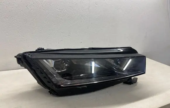 Skoda Octavia Mk4 Headlight/headlamp 5E4941016B 0301118234AC LE18A6419