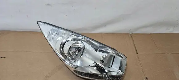 KIA Venga Headlight/headlamp 921021P000