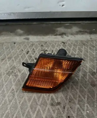 Nissan Micra Front indicator light 89027935