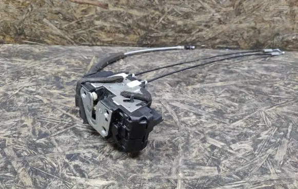 Nissan Tiida C11 Front door lock