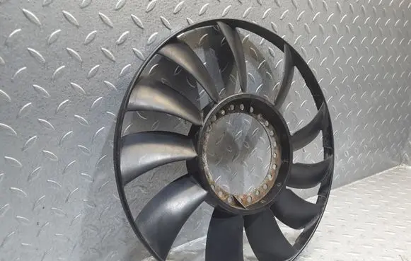 Volkswagen PASSAT B5 Fan impeller 058121301B